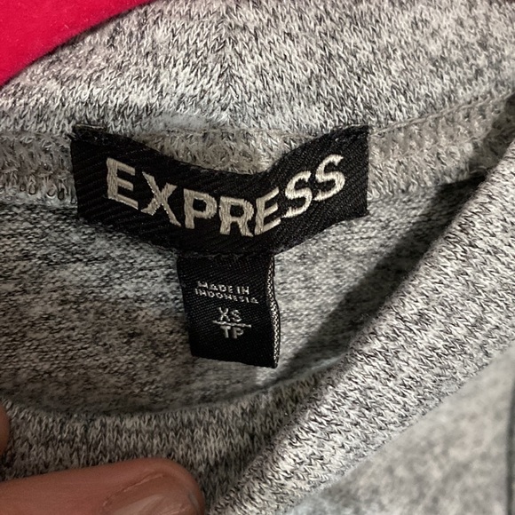 Express sleeveless top - Picture 4 of 4